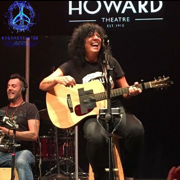 RosanaFansUSA's tweet photo. Mientras llega noviembre 🙃😉nos ponemos a recordar este momentazoooo que quedo grabadisimo en nuestra piel 😍 #tbt @RosanaOficial  @JoaquinMigallon @pedraguit @HowardTheatre #WashingtonDC #EnLaMemoriaDeLaPielTour2017  ❤️ 🤘🏽❤️🤘🏽❤️🤘🏽❤️🤘🏽❤️🤘🏽❤️ https://t.co/WciDx3RFrU