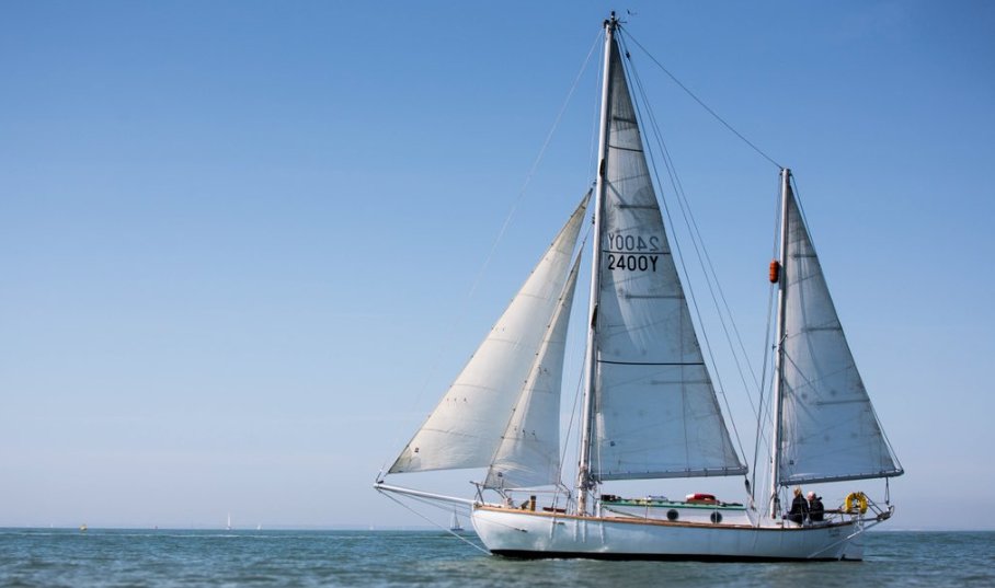 ClipperRace's tweet photo. As the 50th anniversary of their extraordinary voyage approaches @SirRKJ &amp; Suhaili went for a sail with @Shirleysail to talk about being the first to sail solo &amp; non-stop around the world.

Catch the @cnnsport #CNNMainsail Episode today @ 1030 &amp; 1730 GMT

(📸 @VertigoFilmsTim) https://t.co/9AgTczAXP9