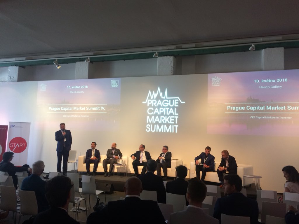 prazskaburza's tweet photo. #PCMS2018 Petr #Koblic moderuje panel o trhu #START. Paneliste #Fillamentum, #Prabos, #Primocco. https://t.co/8CUvK3RzYN