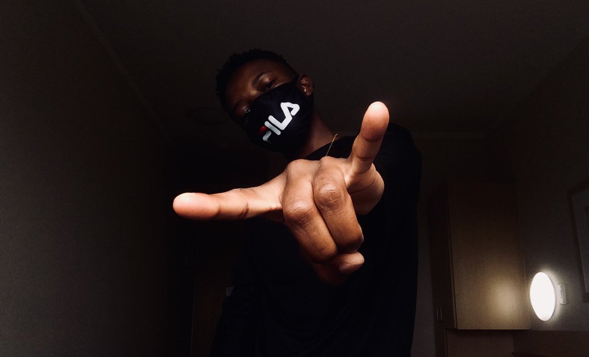 FUCKBOYNASTII's tweet photo. FILA FACE KILLA https://t.co/waW1W6SLp4