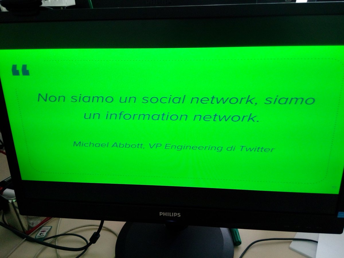 cristinamacca's tweet photo. "Non siamo un #socialnetwork ma un #informationnetwork", chissà quando la gente lo capirà... Che bello fare una lezione a #Bologna su #Twitter, il mio grande amore e farlo scoprire. @lucarallo ecco la lezione che ti dicevo #lovetwitter https://t.co/GJ7vicE4zG