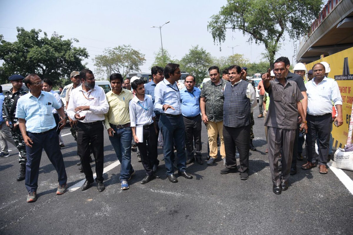 MORTHIndia's tweet photo. Hon'ble minister inspects the newly opened slip lane or free left at Parade road junction as part of its Dhaula Kuan -Airport decongestion plan in Delhi today @nitin_gadkari @transform_ind @PMOIndia https://t.co/DyaQxtDCHX