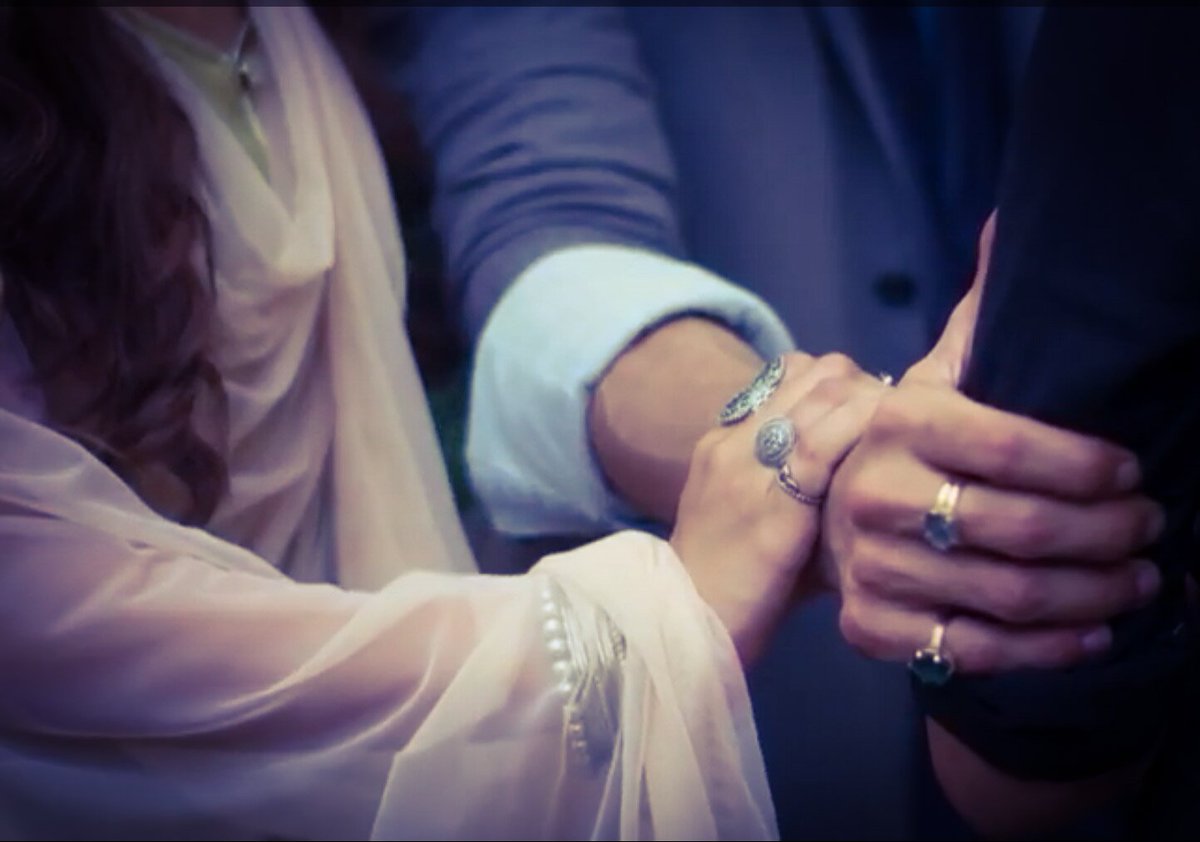 ItsButterstar_'s tweet photo. Found something aesthetically beautiful ❤ #AdiYa #Handholds #Bepannaah https://t.co/Genx1SXBS5