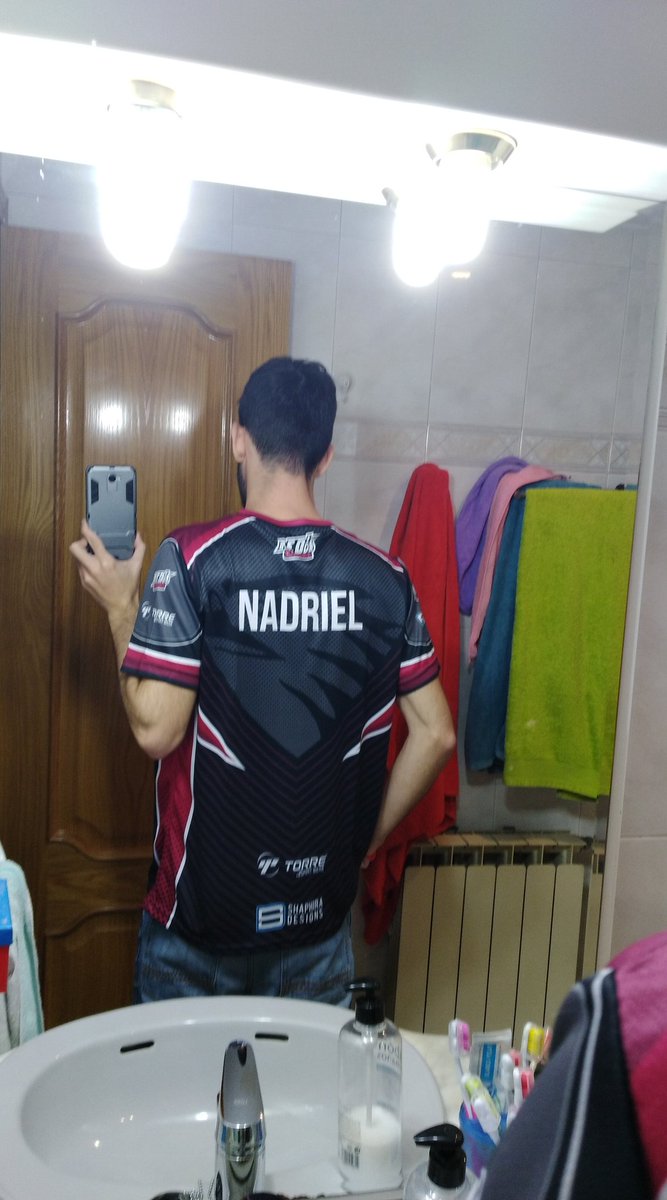 Me encanta 😍😍😍 ya con la camiseta de <a href="/RedsGaming_ESP/">Reds Gaming E.C 🔴</a>