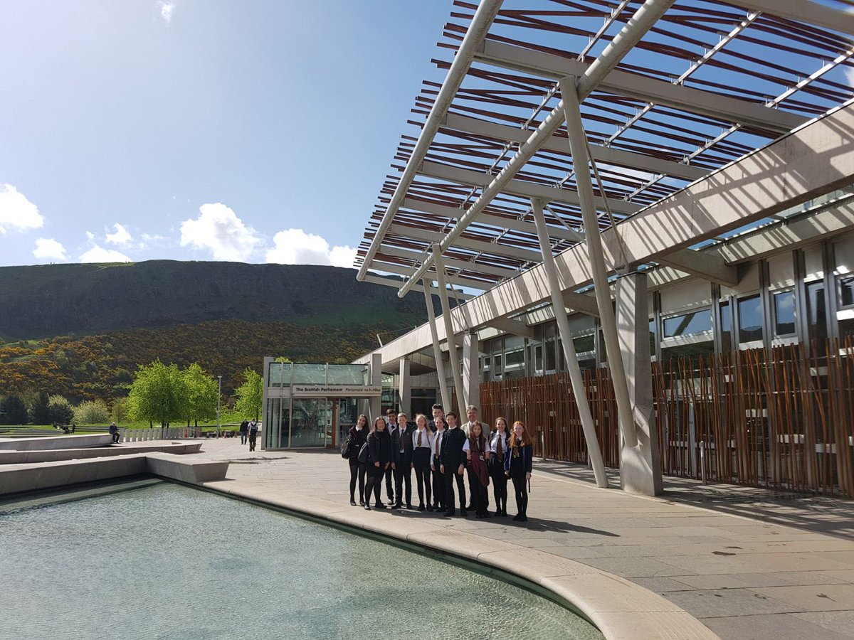 Look out first minister: Lasswade are about! <a href="/EducationSP/">ScotParl Education</a> #FMQs #activedemocracy