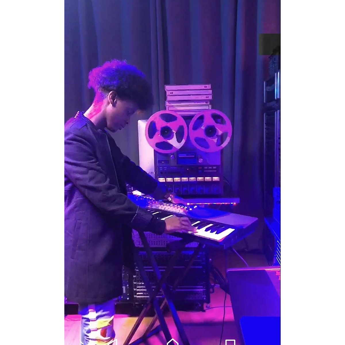 bennyafroe_fans's tweet photo. Work in progress.@Bennyafroe in studio doing the most!!🎉🎉🎉🎉

#Bennyafroe #JupiterEP #AmBack #Pray #Goodmusic https://t.co/XNvxcJkkHJ