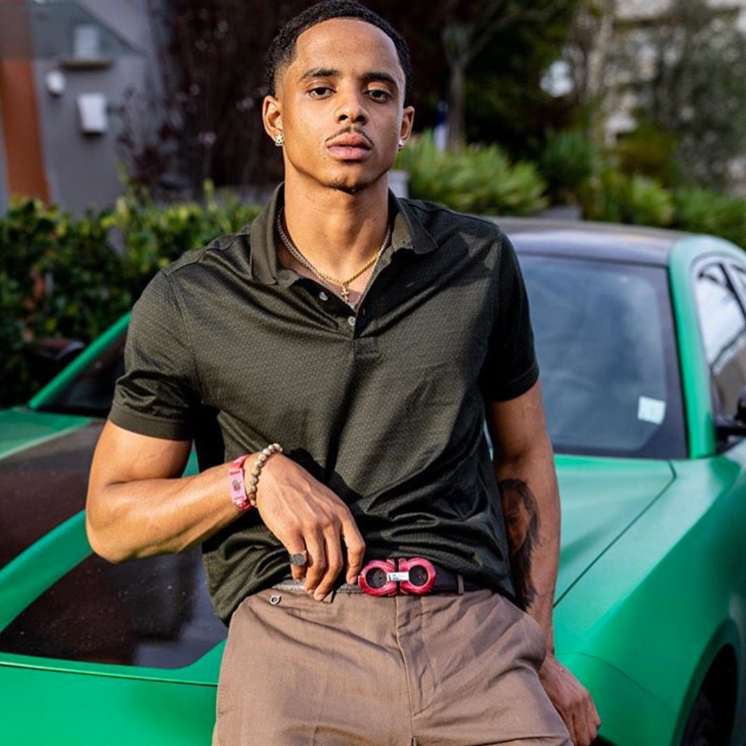 FERRAGAMO on X: Paired with a dark green polo from the Pre Fall 18  collection, @C_Broadus21 wears a #Ferragamo Switch Belt in red.  #SwipeToSwitch Discover more:    / X