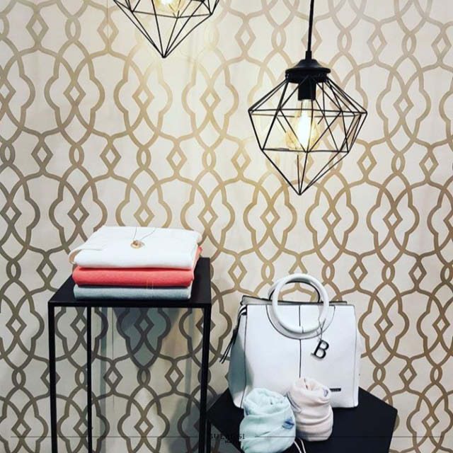 bulaggi's tweet photo. The right outfit to be well selected, but only the accessories make it perfect. #bulaggi #accessories #bazmar #white #bulaggithebag #lovemybag https://t.co/nMwuwdLA0X