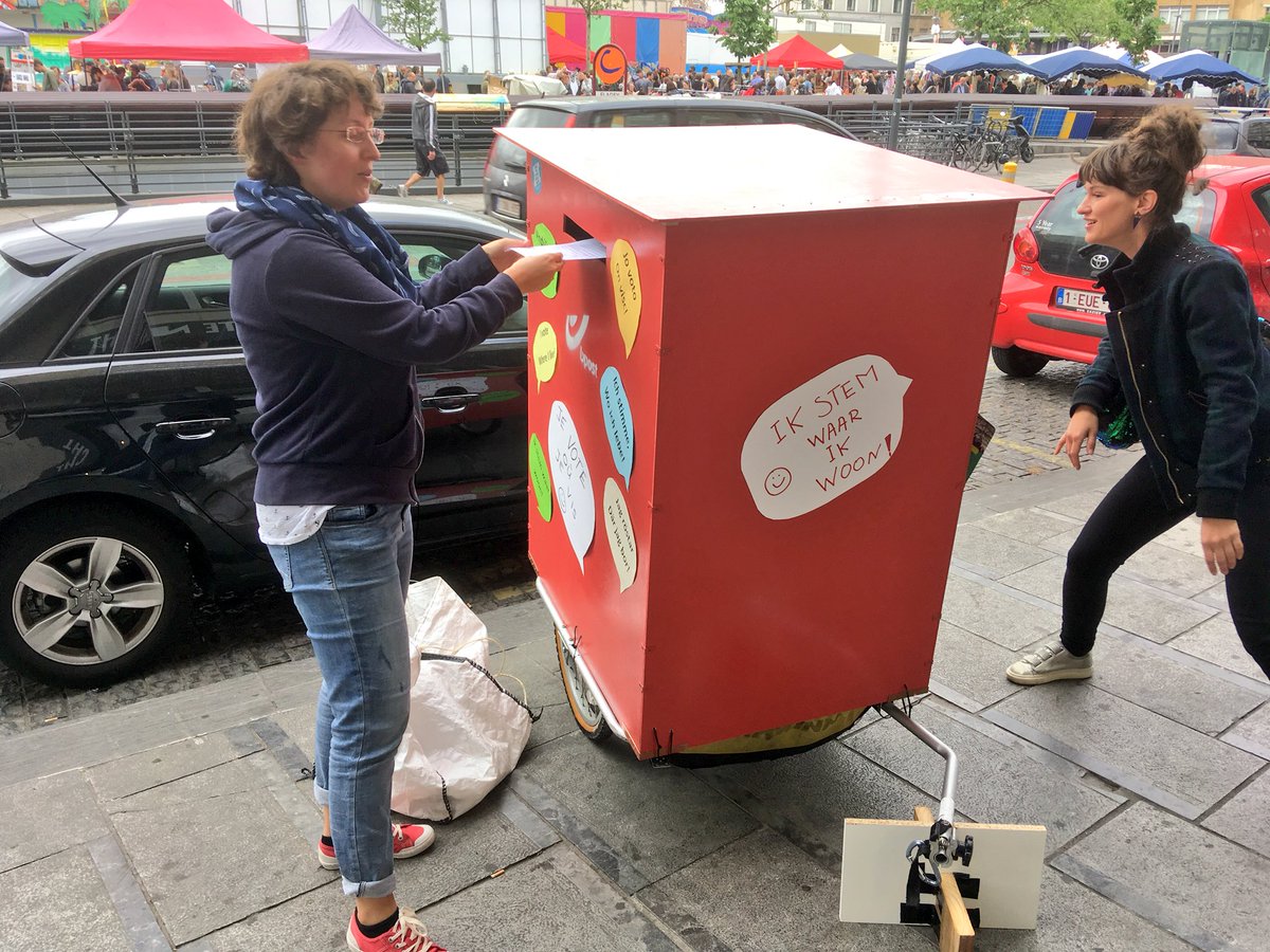 ecoloxl's tweet photo. Faire vivre la démocratie ixelloise @ecoloxl @GroenElsene s’y engagent à 100%
Encore des dizaines de nouveaux citoyens inscrits sur les listes d’électeurs🗳pour que les 35.000 non🇧🇪 d’Ixelles deviennent de vrais citoyens #VivreEnsemble @ExpressBrussels @VoteBrussels @Lixellois https://t.co/uyfBlNKPk2