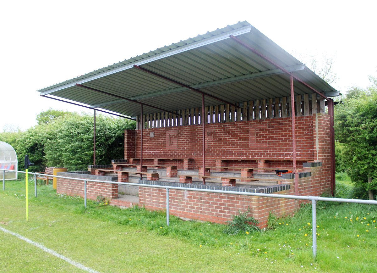 fgif4hop's tweet photo. Pure hopping heaven! Check out this tidy stand found at the Ings View Sports Field home to Gilberdyke Phoenix FC (East Riding County League).  The joys of watching non-league football continue... Pic - Martin Wray https://t.co/ELKTR2Myqb