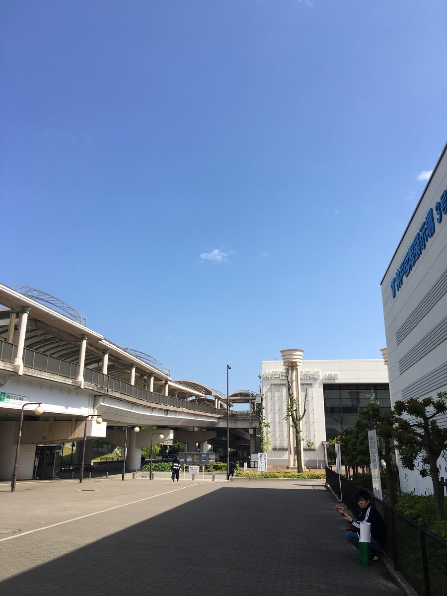 HarryKobeSP's tweet photo. 市民広場駅を出たところで今日のサプライズの紙を配ってます！国際展示場の近くです。 https://t.co/h1UNYnOavr
