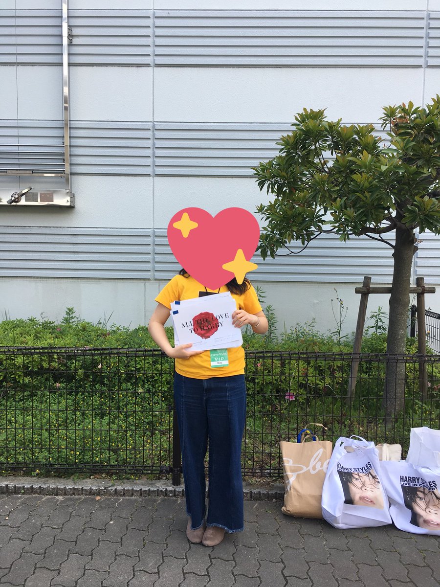 HarryKobeSP's tweet photo. 市民広場駅を出たところで今日のサプライズの紙を配ってます！国際展示場の近くです。 https://t.co/h1UNYnOavr
