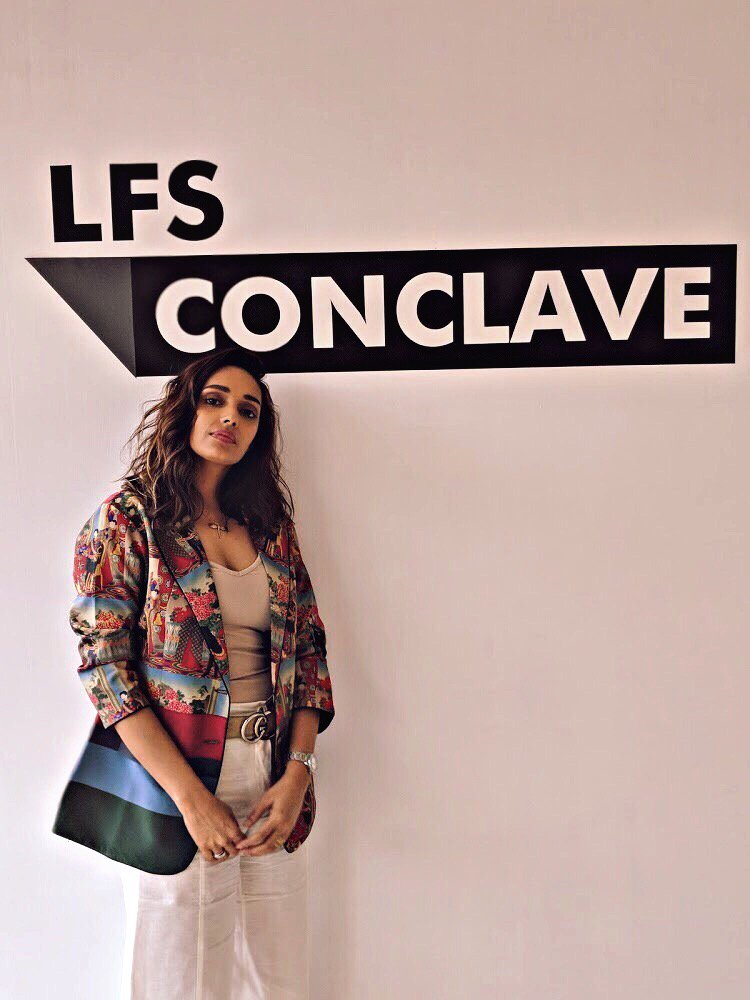 Jassagu's tweet photo. When your jacket becomes the talk at the panel! Thanks @thequirkbox for making me distinctly stylish! 😉😊
-
-
#quirkbox #womaniloveyou #jassagu #ss18 #jacket #print #love #jassagu #lfsconclave #panel #styleblogger #personalstyle #fashion #luxury https://t.co/eaPcTIURg3