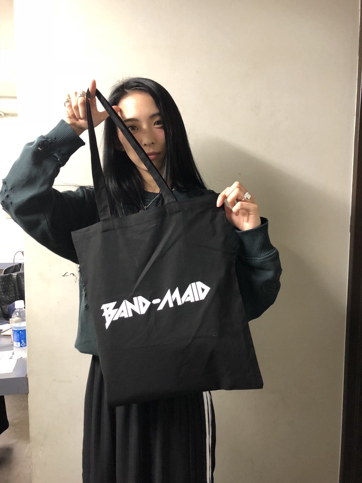 Amazon.co.jp: BAND-MAID トートバッグ+ステッカー シンボルロゴ