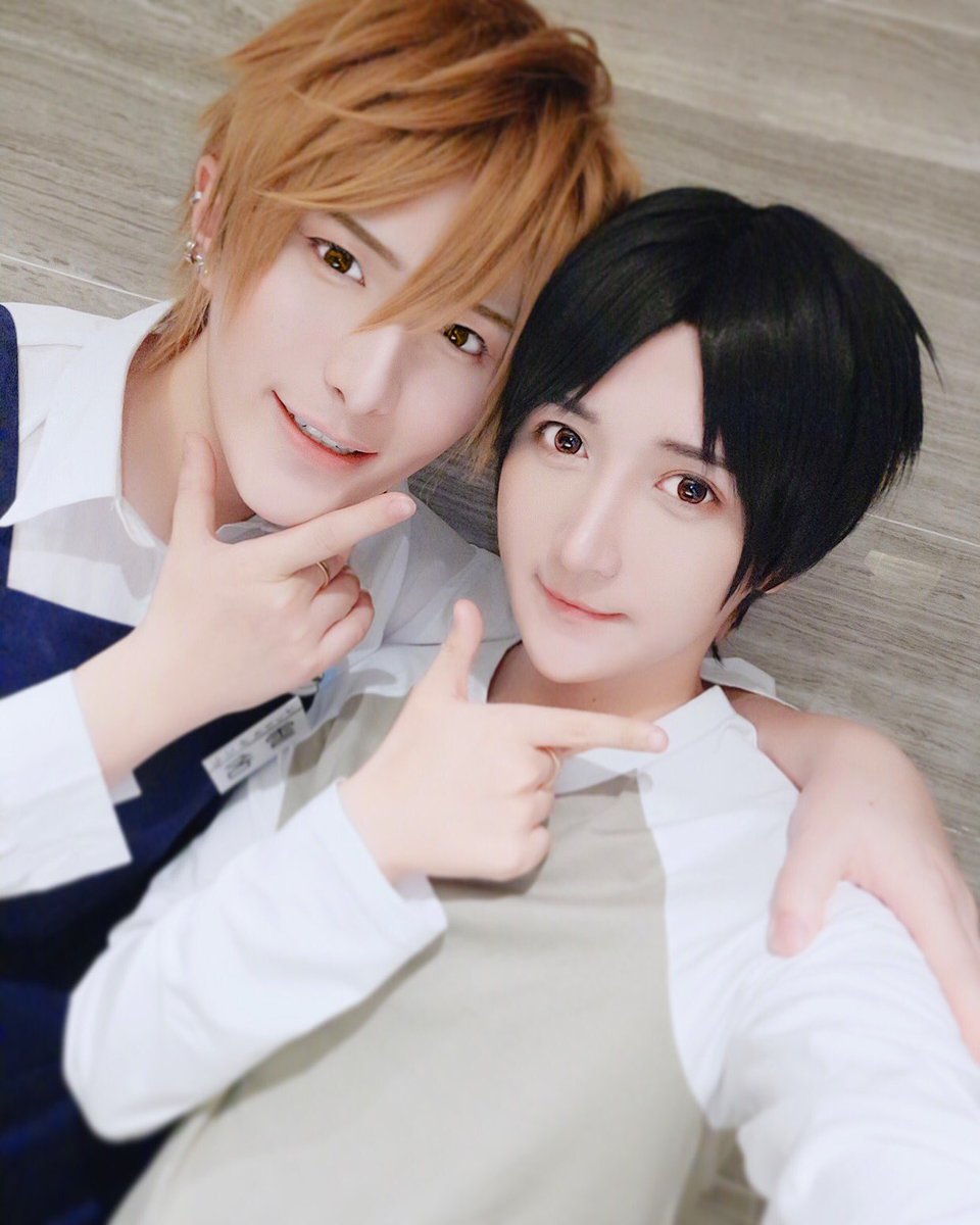BaoziHana's tweet photo. #yukinakou #seikaiichihatsukoi #世界一初恋
Yukina kou : Baozi 
Kisa Shyouta ：Hana
やっともう一度この二人のコスプレしましたよ[爱心]前にアニメ見たときもすごく雪名くんが好きなの���バオジもすごく似合うし😂昔のバオジもみんなの王子様みたいの存在だったけど、今は僕だけの王子様😝 https://t.co/iIHYRwquub