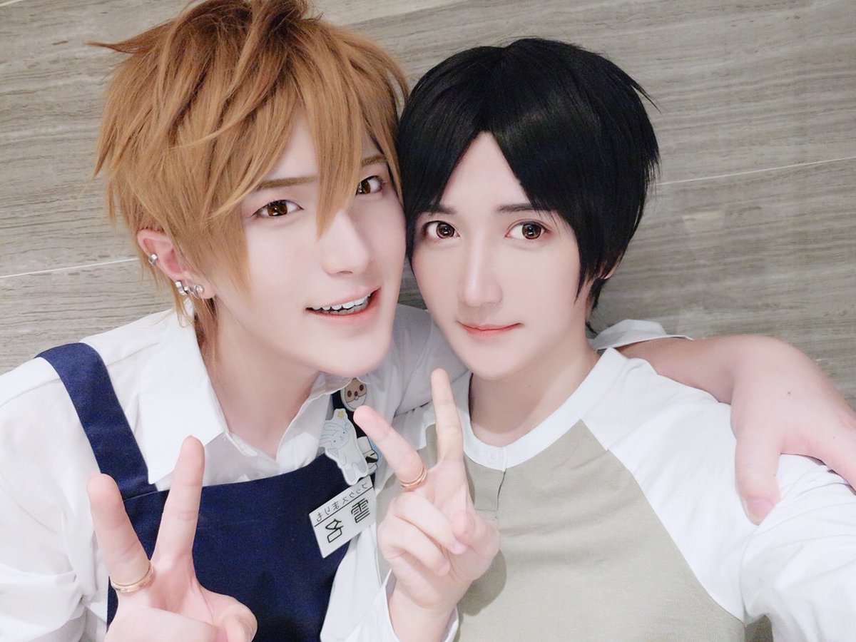 BaoziHana's tweet photo. #yukinakou #seikaiichihatsukoi #世界一初恋
Yukina kou : Baozi 
Kisa Shyouta ：Hana
やっともう一度この二人のコスプレしましたよ[爱心]前にアニメ見たときもすごく雪名くんが好きなの���バオジもすごく似合うし😂昔のバオジもみんなの王子様みたいの存在だったけど、今は僕だけの王子様😝 https://t.co/iIHYRwquub