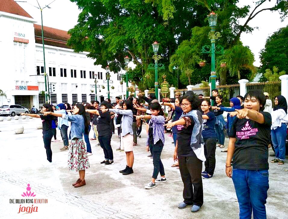“#RiseInSolidarity! Dance! #BreakTheChain!” - <a href="/obr_jogja/">OBR JOGJA</a>

#1BillionRising #RiseResistUnite #UntilTheViolenceStops #ThisIsV20