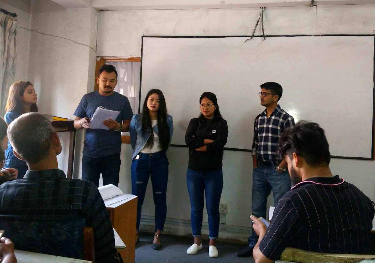 DevikaMagar's tweet image. टोली तैनाथ !
जाँच सँघारमै आइसक्यो भन्‍ने सङ्केत । 
आज कक्षामा अभ्यासरत हामी । 
#MAMCJ2017 #KCC 
#ThirdSemester