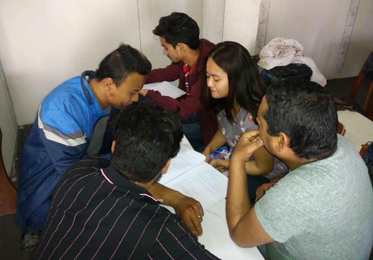 DevikaMagar's tweet image. टोली तैनाथ !
जाँच सँघारमै आइसक्यो भन्‍ने सङ्केत । 
आज कक्षामा अभ्यासरत हामी । 
#MAMCJ2017 #KCC 
#ThirdSemester