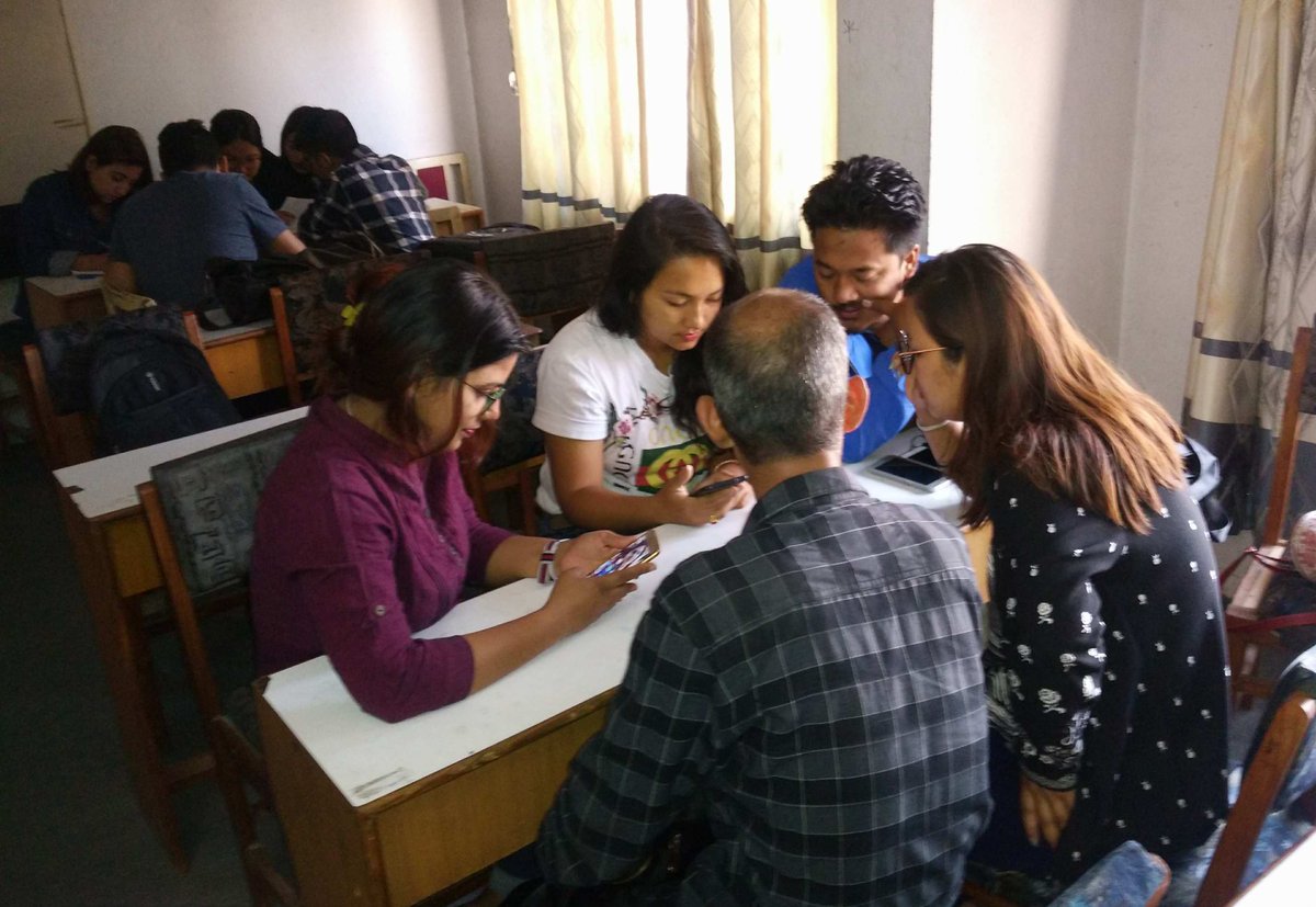 DevikaMagar's tweet image. टोली तैनाथ !
जाँच सँघारमै आइसक्यो भन्‍ने सङ्केत । 
आज कक्षामा अभ्यासरत हामी । 
#MAMCJ2017 #KCC 
#ThirdSemester