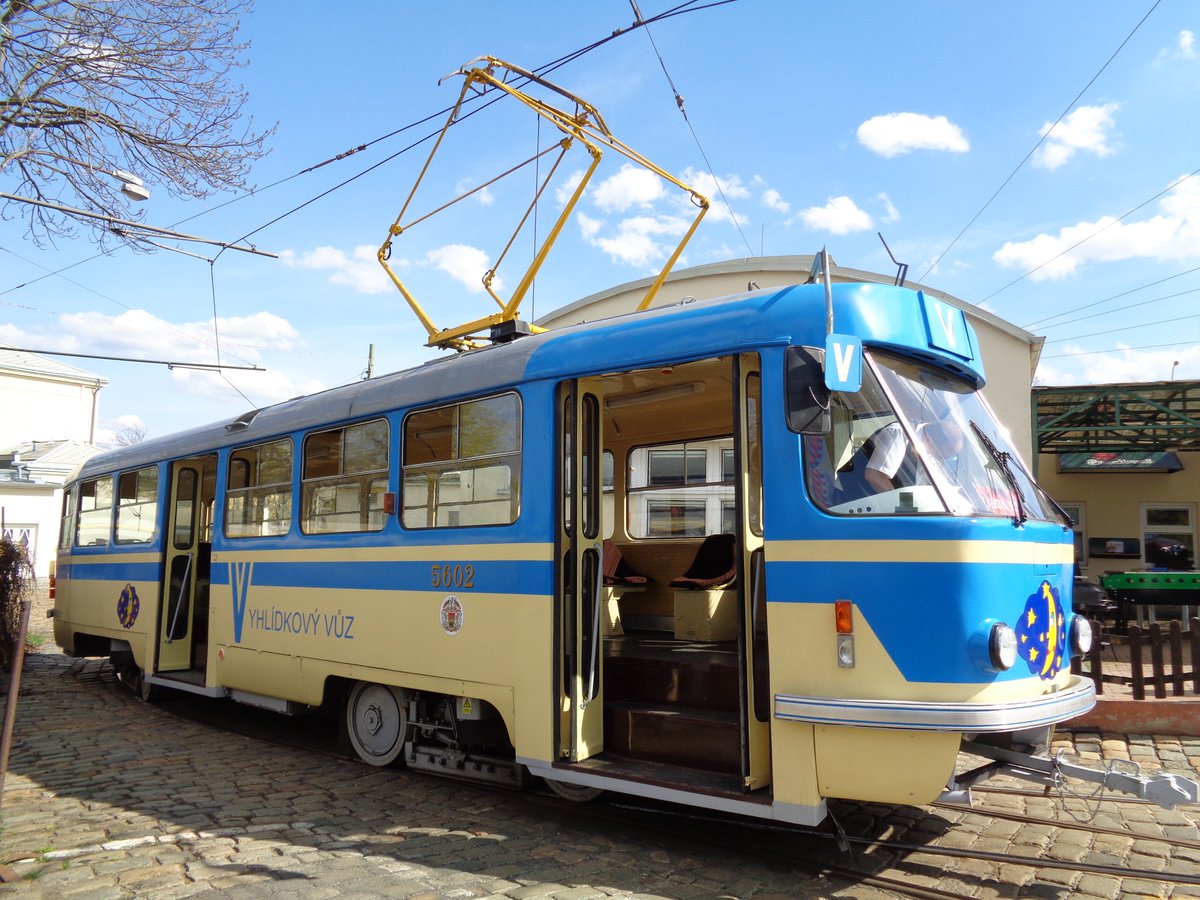 Napadlo vás někdy při jízdě tramvají, že byste rádi věděli více o místech kudy projíždí? V neděli se vám to může splnit...

Projeďte ses námi po Praze ve speciální tramvaji Měsíček.  Podrobná trasa zde:

prahaneznama.cz/vychazky/vyhli…