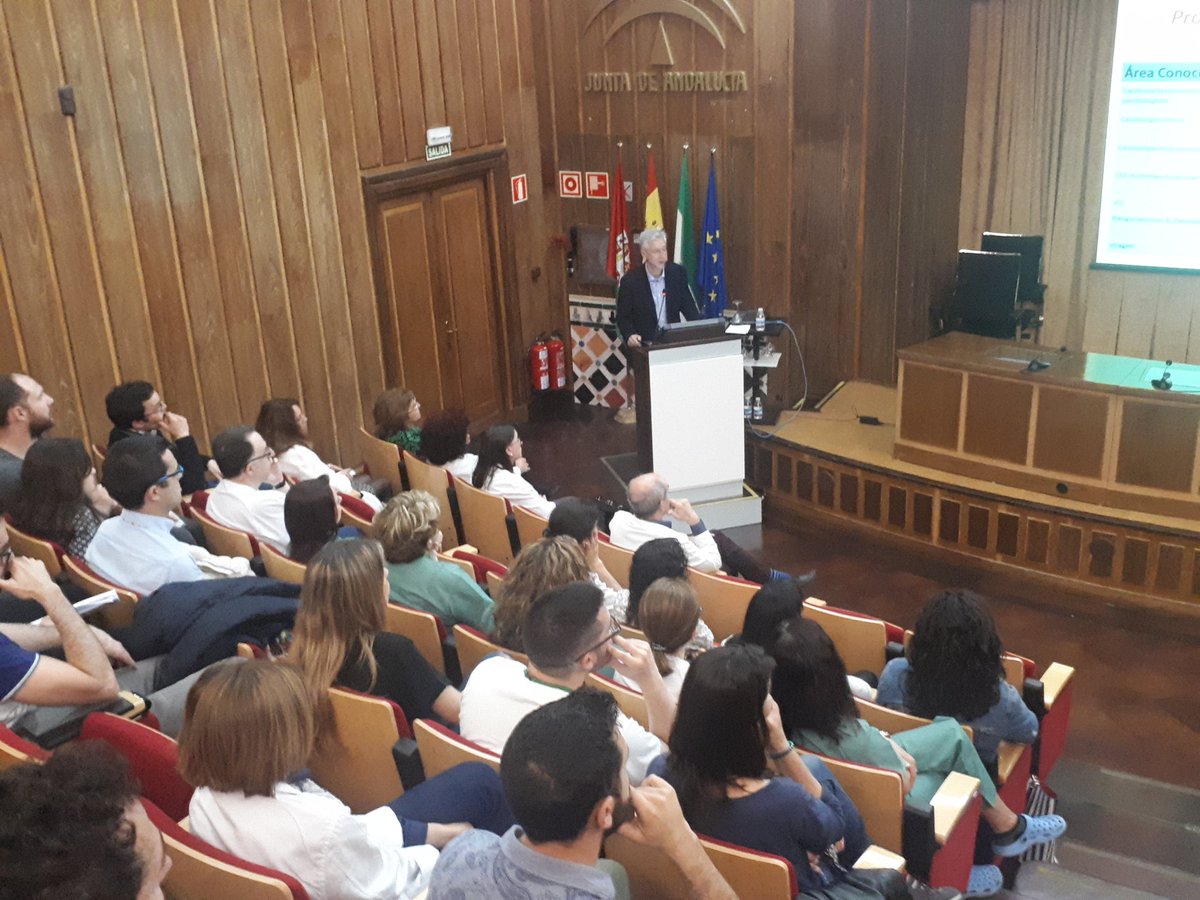 hospital_hvn's tweet photo. Ahora en salón de actos  @hospital_hvn presentación del proyecto #SECExcelente @secardiologia. Nuestra unidad de #Cardiología,  una de las que más acreditaciones tiene en todo el país. Enhorabuena a nuestro equipo. #CalidadCientíficoTécnica #SuperEspecialización https://t.co/JUd49TAgnF