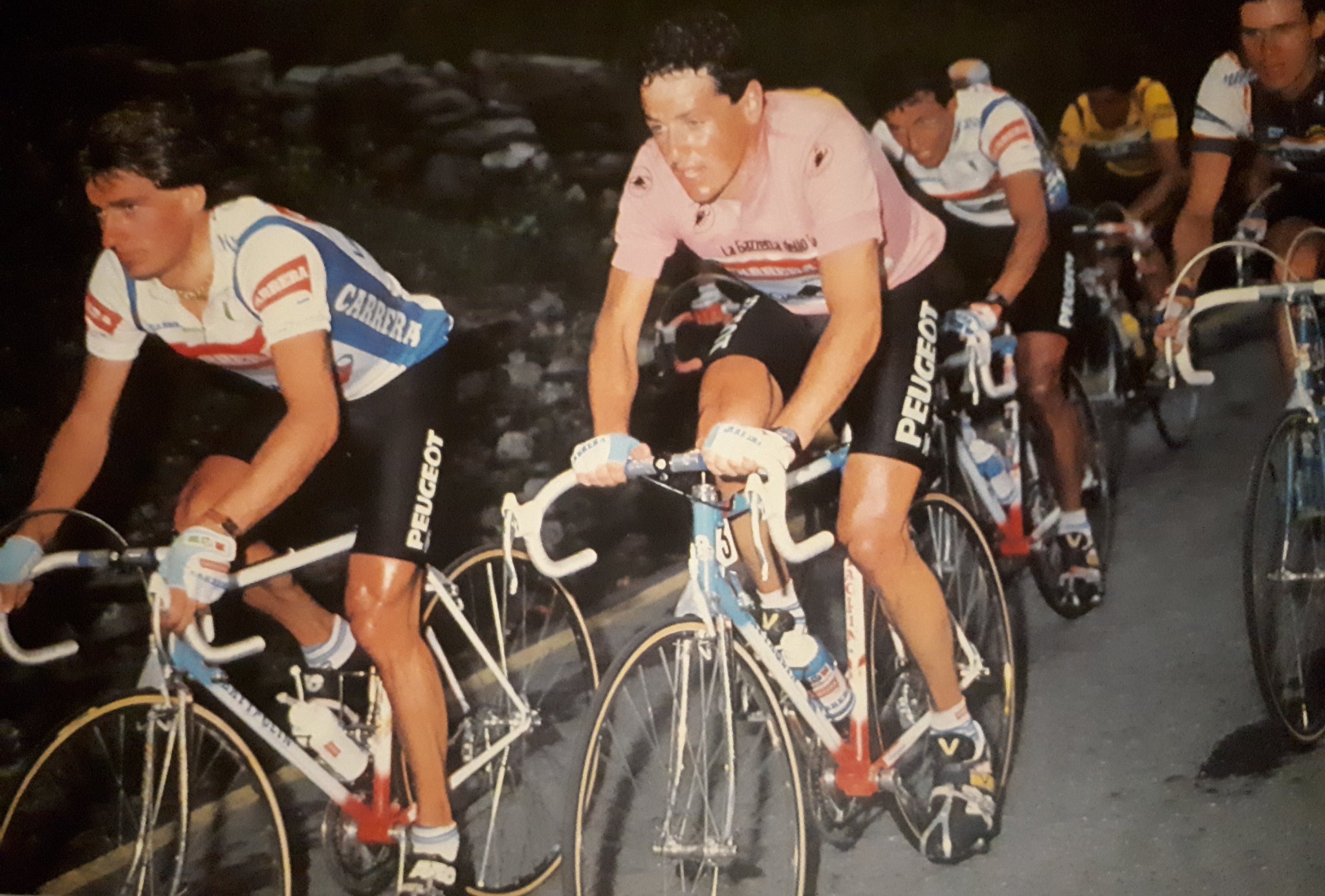 cycling archives on Twitter: "Stephen Roche follows Visentini at the 1987  Giro with teammate Eddy Schepers close behind. (pic Sergio Penazzo)  https://t.co/4xCvISIw26" / Twitter