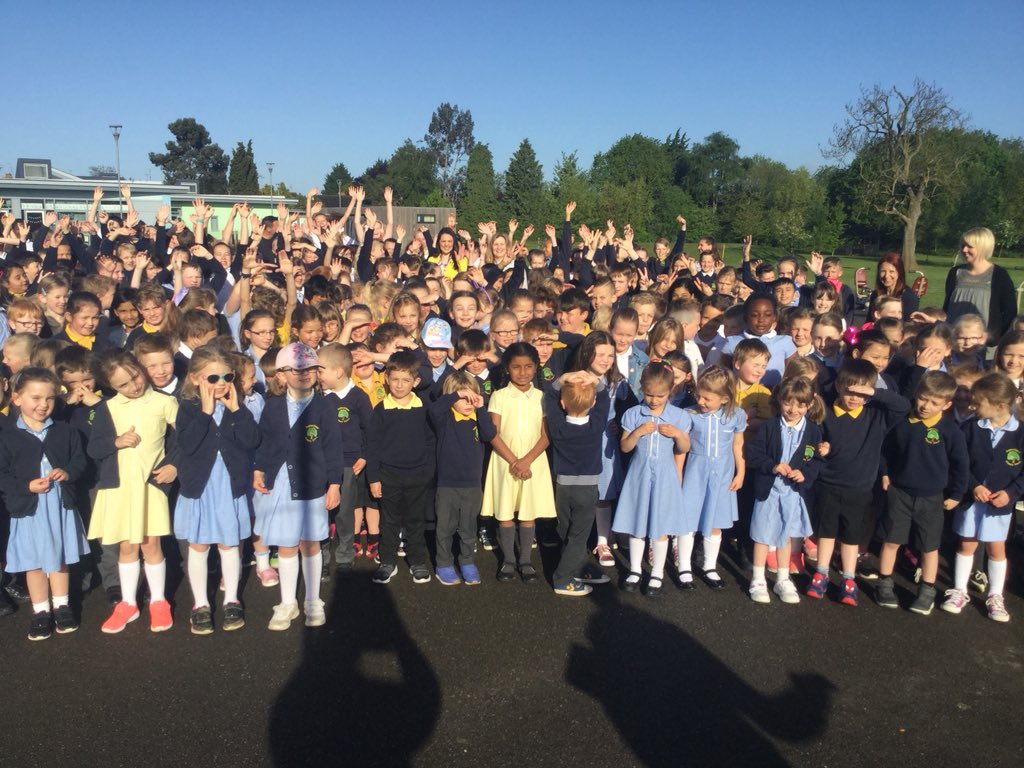 Dustoneldean's tweet photo. The children have had a very early start this morning with @Lauratobin1 and @GMB launching our daily mile. Our brains are all now fired up for learning. https://t.co/3H0ObElTpS