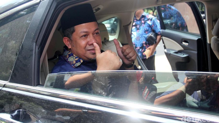 detikcom's tweet photo. Mahathir 'Sang Oposisi' Menang, Fahri Yakin Jokowi Tumbang https://t.co/Io4d1TvEgW https://t.co/afogkslJXc