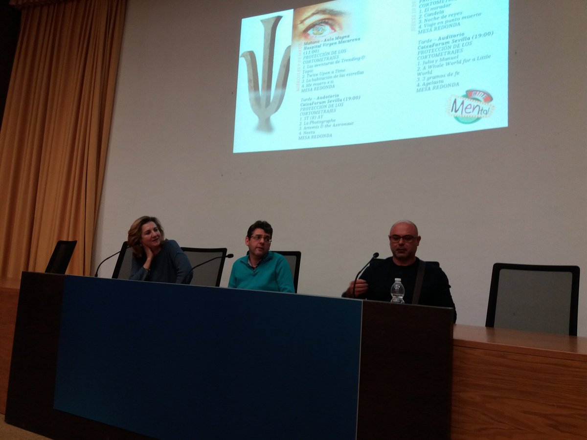 HUVMacarena's tweet photo. Rodolfo García de #EnPrimeraPersona #TeresaArbou de @AAMMAaudiov y #RupertoPiñero del @COP_AO son los que acompañan en la mesa de #debate a la moderadora de la @FcomSevilla #AnaZapsi 
Creando debate y siendo #TestigodeMiradas @ASAENES @HvrSspa @AGSSurSevilla @fundacionava https://t.co/9xz9yesRE6