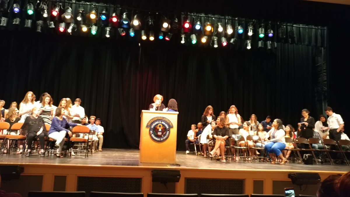 DominguezPostAP's tweet photo. NECSD Spanish/Italian Honor Society Induction Ceremony! #languageopensdoors #necsd #proudmama https://t.co/aLgEvNs1GE