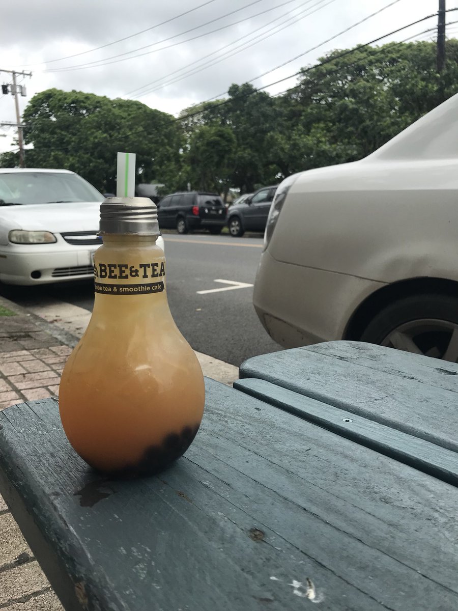 ruuto_fs's tweet photo. カイルアでBEE&amp;TEAのピーチティータピオカ入り。
容器がシャレオツなのでお持ち帰り決定！ https://t.co/kwPFsUFLZe