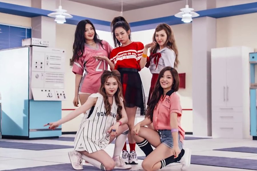 soompi's tweet photo. #RedVelvet's "Dumb Dumb" Becomes Their 2nd MV To Hit 100 Million Views 
#DumbDumb100M https://t.co/wkVnBOnHzZ https://t.co/7LStjbIYI0