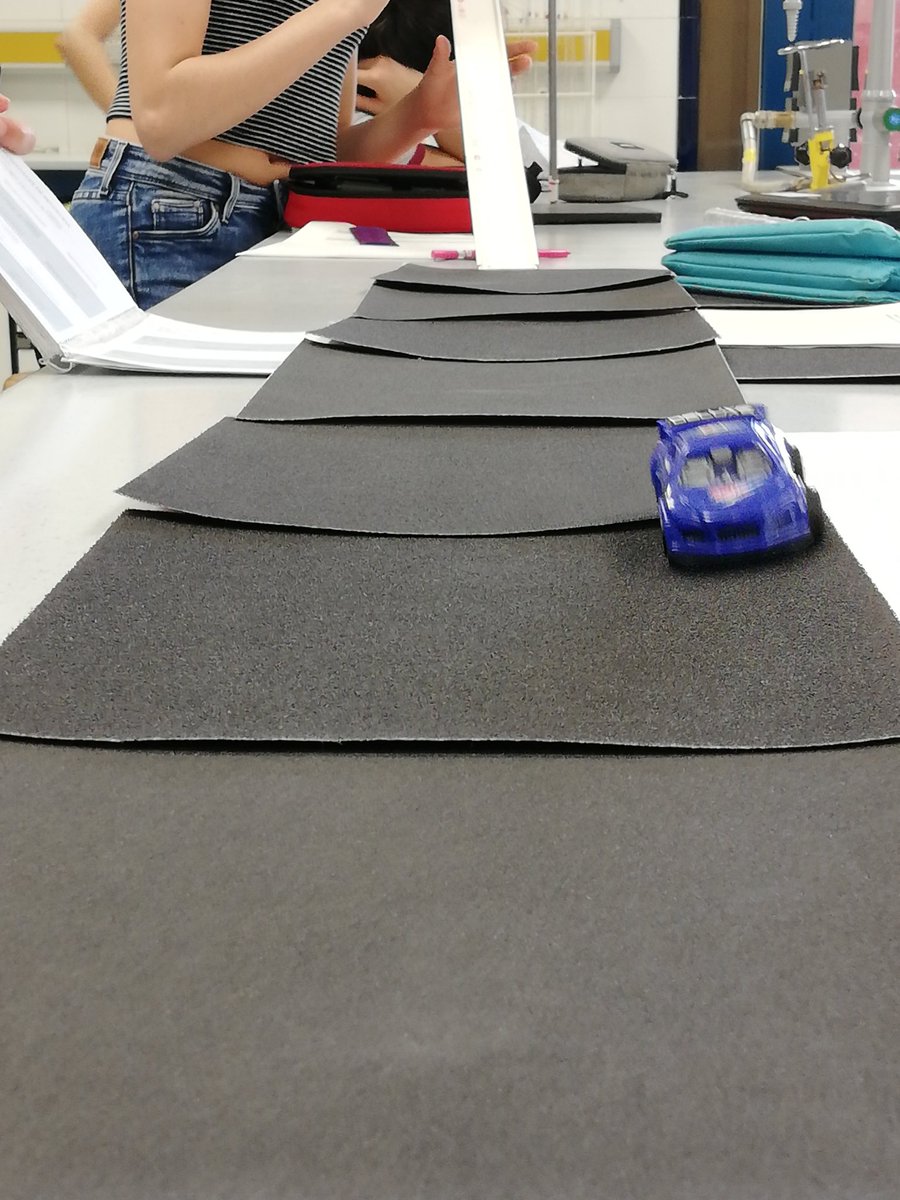 ferranperello's tweet photo. Measuring cars braking efficency at the physics laboratory in #CLIL Science classes, following the #CrashProject, in 2nd of ESO at #JEcasp https://t.co/O9jUoCEBLj