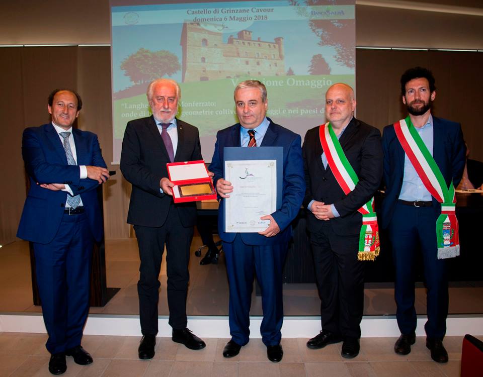 CGrinzane's tweet photo. La V edizione  dell'Omaggio “Langhe-Roero e Monferrato: Onde di bellezza e geometrie coltive nei paesaggi e nei paesi del vino” è stato un successo! Guardate tutte le foto su https://t.co/6gxmwdjs7k #wine #castellogrinzanecavour #UNESCO #eccellenza #Langhe #Roero #Monferrato https://t.co/FhTWR6RZdk