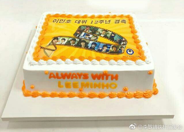 GtLmh0622's tweet photo. Different cakes sent to Minho from Chinese Fan Clubs. 🎂🍴😍 cr as tagged
#이민호 #LeeMinHo #12thYearsWithLeeMinHo #AlwayswithLeeminho https://t.co/7dLrUDk9Ox