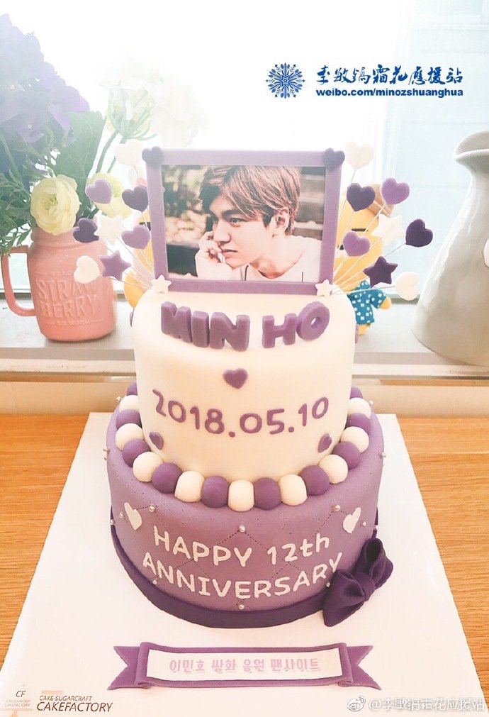 GtLmh0622's tweet photo. Different cakes sent to Minho from Chinese Fan Clubs. 🎂🍴😍 cr as tagged
#이민호 #LeeMinHo #12thYearsWithLeeMinHo #AlwayswithLeeminho https://t.co/7dLrUDk9Ox