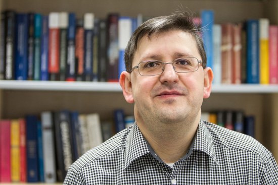 IFICorpuscular's tweet image. Hoy a las 12:30h, nuevo #ColoquioS8a IFIC. El físico español Gabriel Martínez Pinedo hablará sobre nucleosíntesis estelar webific.ific.uv.es/web/content/co… Su modelo de formación de elementos pesados en fusión de estrellas de neutrones se confirmó en 2017 con observación de la 1ª #kilonova