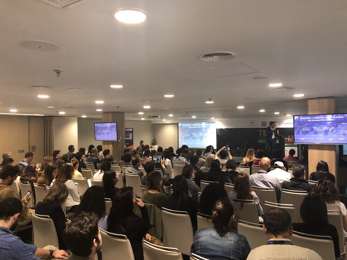 jpiedrahita's tweet photo. Arrancamos esta quinta edición de #TechMKT 2018 con la gran sala de este @NHHotels Las Ventas Madrid, llena!  (y sin ocultaros la foto ;) https://t.co/v9FV8KSWYw