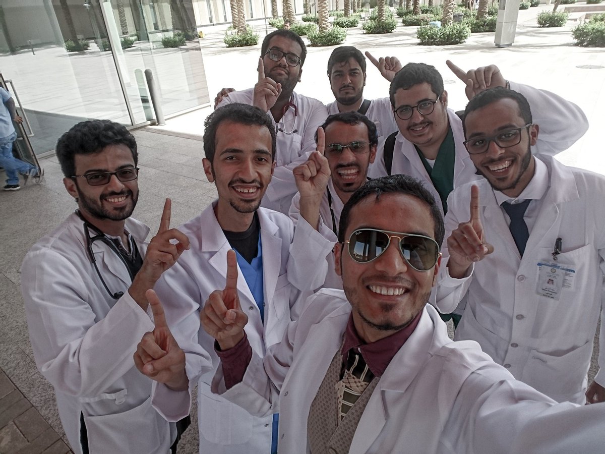 AmerFayraq's tweet image. أول قروب يتخرج ☝🏼
#ksauhs
#batch3