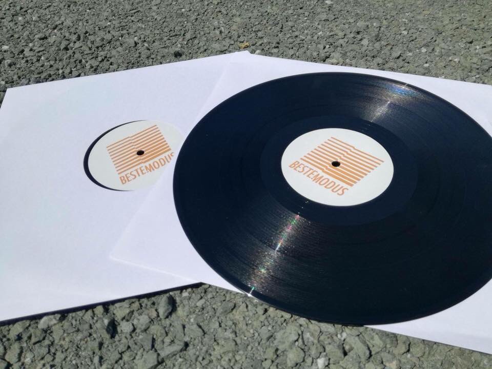 YAYAnights's tweet photo. *FLASH COMPETITION*

To be in with a chance of winning exclusive Beste Modus and We_R House vinyl head over to our Facebook post for full instructions on how to enter. Good Luck...

Facebook Post: https://t.co/T7Zxok5lO6 https://t.co/ommOwOqWGU