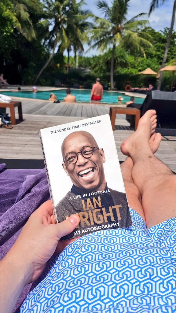 rorywallace101's tweet photo. In good company here in the Maldives @IanWright0 , great read 👌 #ianwrightwrightwright #werenotplayingsnooker https://t.co/7tcY1PIAac