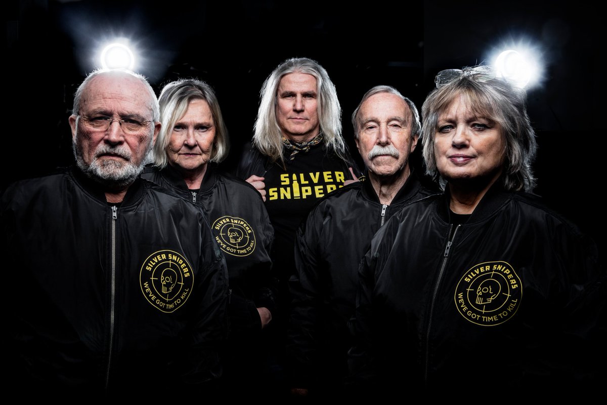 Rapther's tweet photo. A VER ESTO ES IMPORTANTE: 
Existe un equipo de Counter Strike cuyos miembros tienen más de 60 años.

UN EQUIPO DE ABUELES MIXTO.

LOS SILVER SNIPERS. https://t.co/Epme6ftdac