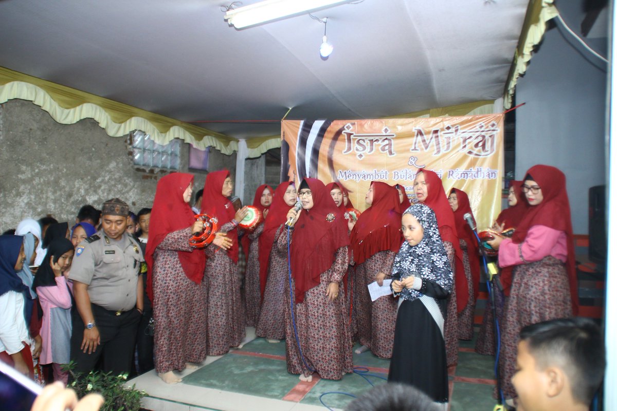KecBojongloakal's tweet photo. Menghadiri Tablig Akbar Isra Mi'Raj dan Menyambut Bulan Suci Ramadhan di Pondok Pesantren Al-Qur'an Daarussalam @kel_kopo , @ekataofik @willyudia @HumasBdg @pembdg https://t.co/e4GKvvLrCn