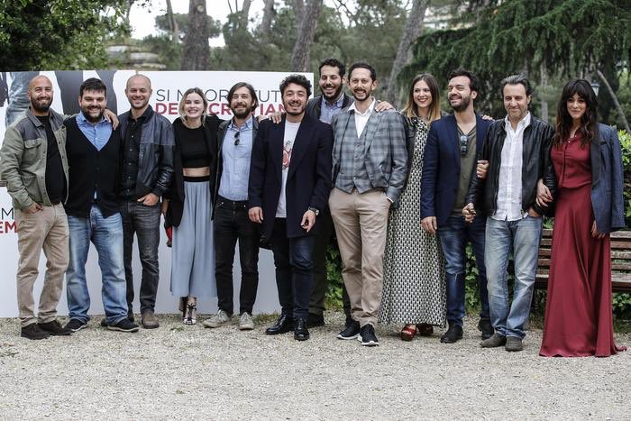 SignorTetto's tweet photo. Domenica ospiti del tetto gli amici de Il Terzo Segreto di Satira ci faremo dire che effetto fa essere finiti al cinema! 
Da oggi nelle sale trovate il loro film  “Si muore tutti democristiani”.
doppio appuntamento: stasera al cinemae domenica diretta Facebook sui tetti! 🎬🍿🎥 https://t.co/0k7ohCrlCI
