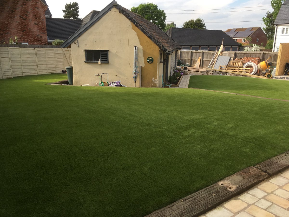 artigrassltd's tweet photo. Stunning installation of #artificialgrass for this gorgeous   #garden.
#suffolk #norfolk #essex #dogsofinstagram #rotweiler #nomuddypaws https://t.co/KWlmJC4ePH