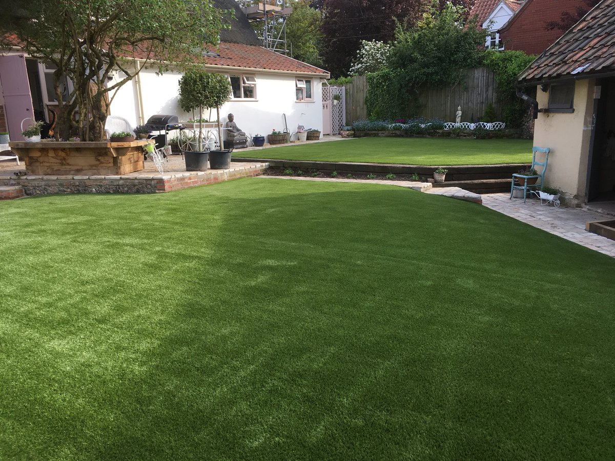 artigrassltd's tweet photo. Stunning installation of #artificialgrass for this gorgeous   #garden.
#suffolk #norfolk #essex #dogsofinstagram #rotweiler #nomuddypaws https://t.co/KWlmJC4ePH