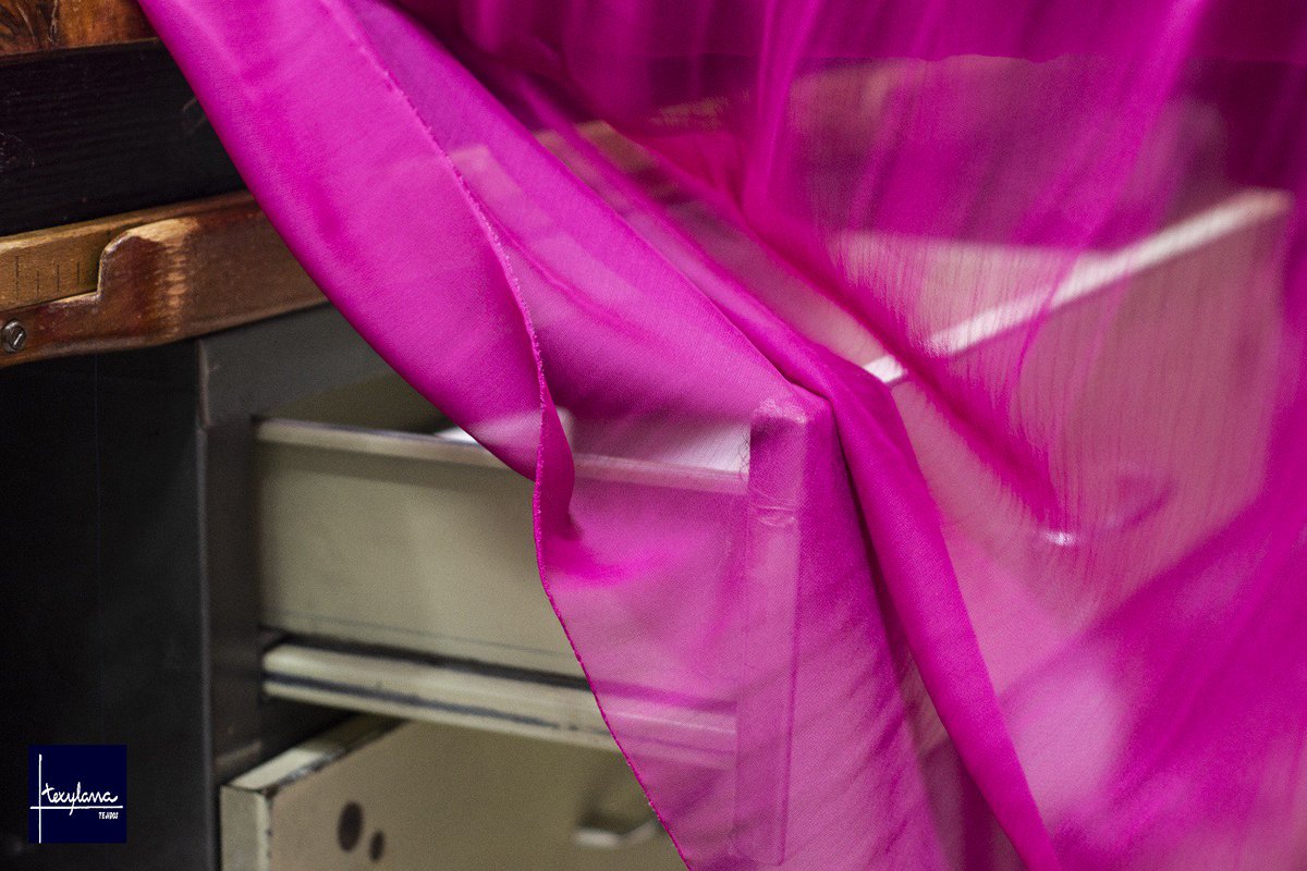 TejidosTexylana's tweet image. Caídas de tejidos que enamoran. 😍 
Nos encantan el movimiento y los pliegues de los tejidos volátiles. 
Y vosotros, ¿qué preferís, tejidos volátiles o pesados? 🤔

#ModaAMedida #Tejidos #Texylana #Jaén