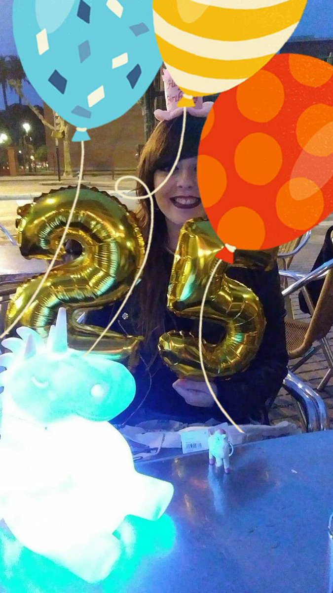 Lourdesmp93's tweet photo. Mis amigues piensan que soy una pequeña unicornio y me regalan todo lo existente con forma de unicornio Jajajajajaja #OsAmooo https://t.co/0mVtz4eobH