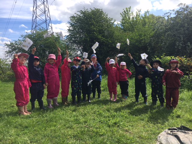 CETBrum's tweet photo. @HMInfants Reception learning how &amp; why #leaves grow back green &amp; using the chlorophyll to create their own #leafprinted #flags!!! 
See the full album at https://t.co/NngRqHmL2q
#CETBrum #ForestSchool #ClassroomWithoutWalls #handsonlearning 
#photosynthesis #SpringGreens https://t.co/zQBoWbRj4f